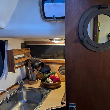 Sejour Insolite A Bord D'un Voilier De 11m - Charmante Marina Proche Barcelone Botel Sitges
