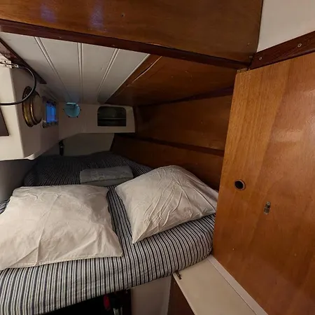 Sejour Insolite A Bord D'un Voilier De 11m - Charmante Marina Proche Barcelone Botel *