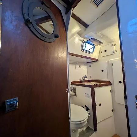 Botel Sejour Insolite A Bord D'un Voilier De 11m - Charmante Marina Proche Barcelone Sitges