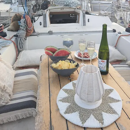 Sejour Insolite A Bord D'un Voilier De 11m - Charmante Marina Proche Barcelone * Sitges