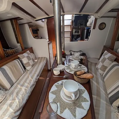 Sejour Insolite A Bord D'un Voilier De 11m - Charmante Marina Proche Barcelone 船屋
